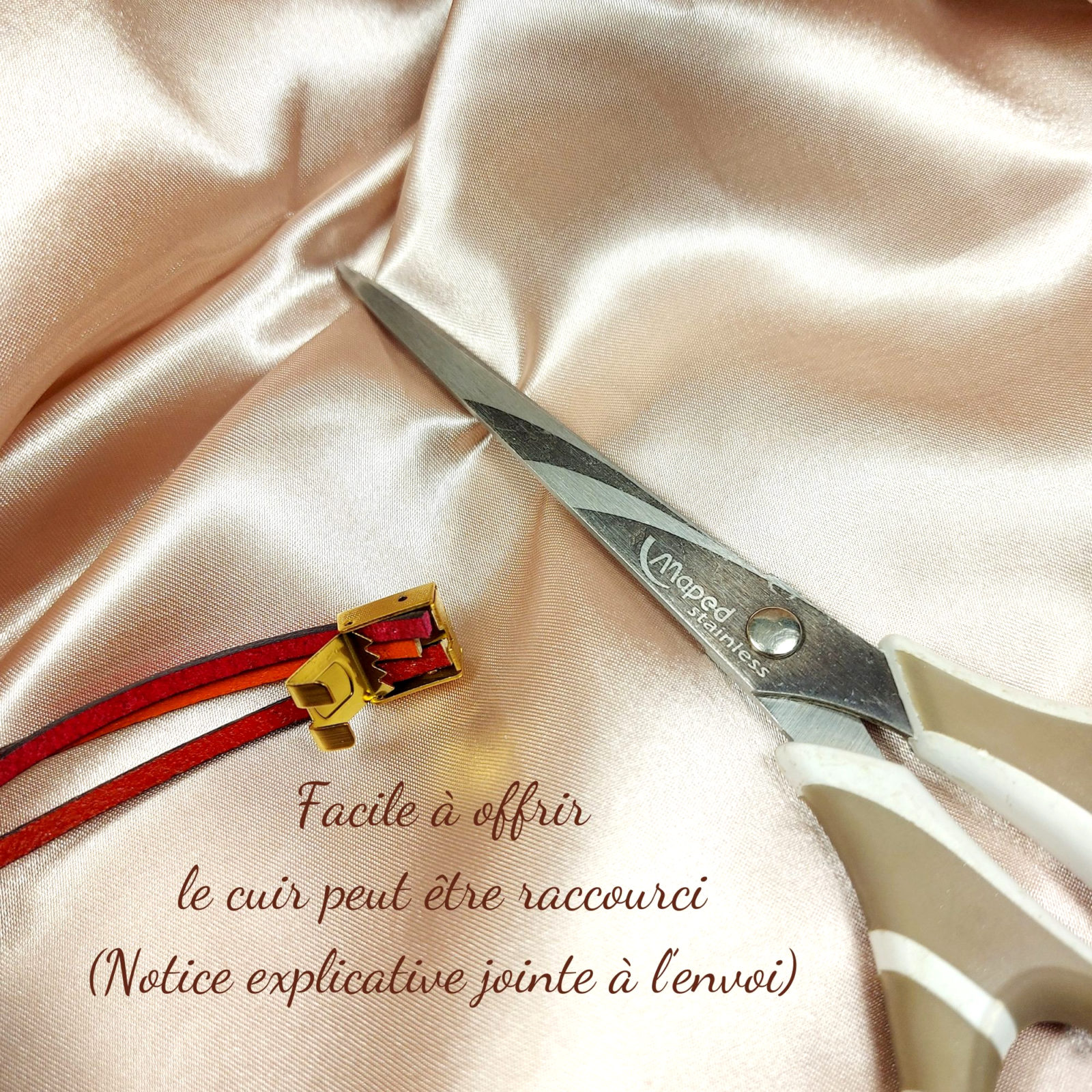 Fermoir griffe permettant de raccourcir la taille du bracelet en cuir en recoupant les lanières