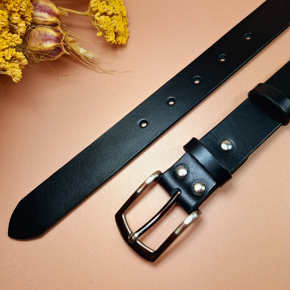 ceinture noire artisanale en cuir